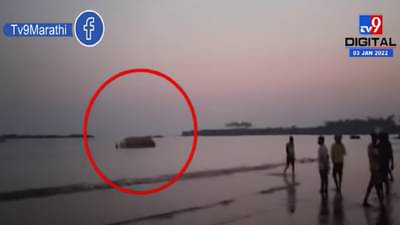 Sindhudurg | स्कूल बस मालवण समुद्रात भरतीच्या पाण्यात अडकली, स्थानिकांच्या मदतीने आणली किनाऱ्यावर