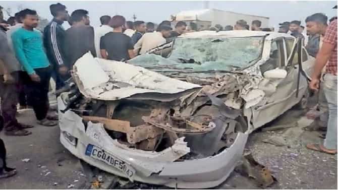 Car Accident| टायर फुटून कार टँकरवर आदळली; दीड वर्षाच्या नातीसह आजीने सोडले प्राण