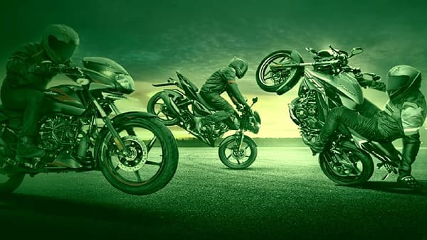 कारनंतर आता बाईकप्रेमींना झटका, नवीन वर्षात Bajaj Auto कडून वाहनांच्या किंमतीत वाढ