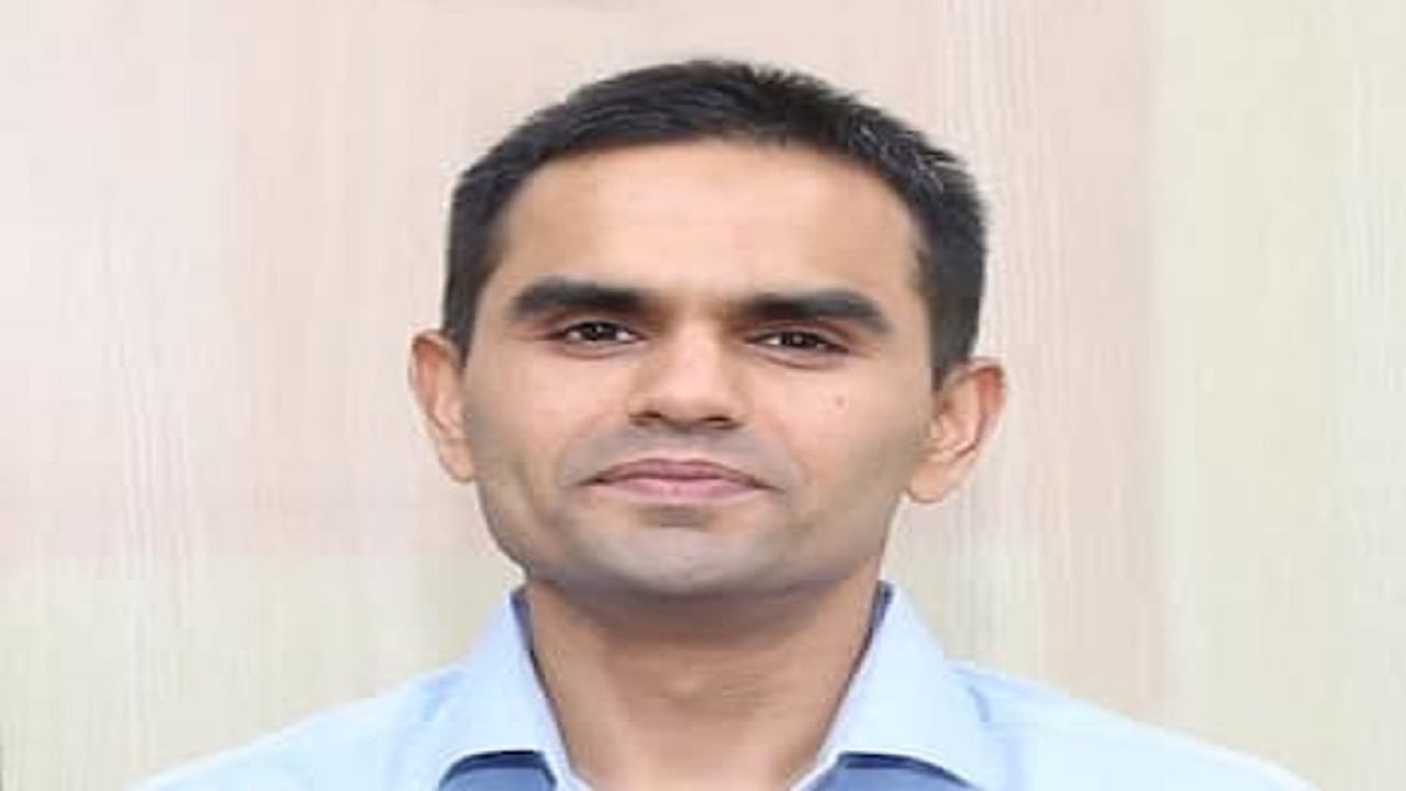 NCB | उभ्या महाराष्ट्राचे राजकारण ढवळून काढणारे एनसीबी अधिकारी समीर वानखेडेंची अखेर बदली NCB | उभ्या महाराष्ट्राचे राजकारण ढवळून काढणारे एनसीबी अधिकारी समीर वानखेडेंची अखेर बदली