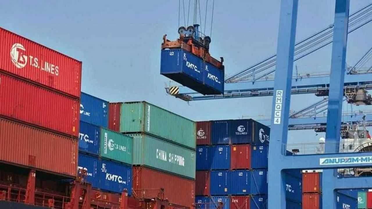 India-China trade : चीनमधून आयात घटली, निर्यातीत 26 टक्क्यांची वाढ