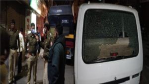 Ahmednagar Crime | सलूनमध्ये नंबर लावण्यावरुन वाद, दोन गटात तुंबळ हाणामारी, वाहनांची तोडफोड, नगरमध्ये पोलीस बंदोबस्त