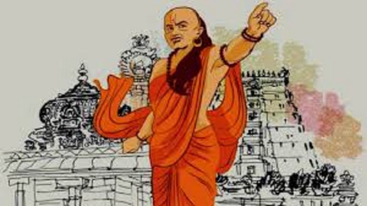 Chanakya Niti | आचार्य चाणक्यांच्या मते ही लोकं सापापेक्षाही खतरनाक, यांच्या पासून दोन हात लांबच राहा
