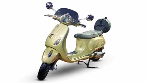 Piaggio Automobiles आपल्या आगामी काही स्कूटरसाठी नवीन इंजिन तयार करण्याचा विचार करत आहे. या योजनेअंतर्गत नवीन स्कूटरला 150 सीसी इंजिन मिळेल. कंपनीला आशा आहे की, या स्कूटरच्या मदतीने ती Ntorq आणि अनेक पॉवरफुल स्कूटर्सच्या सेगमेंटमध्ये प्रवेश करू शकेल आणि इतरांना टक्कर देऊ शकेल. (फोटो प्रातिनिधिक)