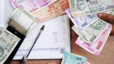 बँकिंगमध्ये व्याज दरवाढीची लाट: जाणून घ्या- SBI, HDFC  आणि कोटक महिंद्राचे नवे दर