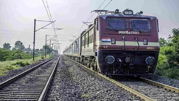 ट्रेनचे होणारे अपघात थांबवेल हे डिवाइस, सिग्नल लाल मिळताच आपोआप जागेवर थांबेल ट्रेन,जर ड्रायव्हरने चूक केल्यास तर जागेवरच बंद पडेल इंजिन!!