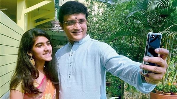 Sourav ganguly: सौरव गांगुलीनंतर आता त्याची मुलगी सनाही कोरोना पॉझिटिव्ह