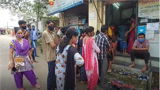 घराघरात सर्दी-खोकल्याचे रुग्ण, डॉक्टरच म्हणतात, टेस्ट केली तर अर्ध्यापेक्षा जास्त पॉझिटिव्ह