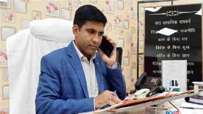 बदली झाली आणि कलेक्टरनं बोऱ्या बिस्तर सगळा स्वत: गुंडाळला, का होतेय IAS ची देशभर चर्चा?