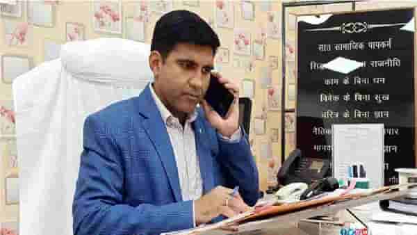 बदली झाली आणि कलेक्टरनं बोऱ्या बिस्तर सगळा स्वत: गुंडाळला, का होतेय IAS ची देशभर चर्चा?