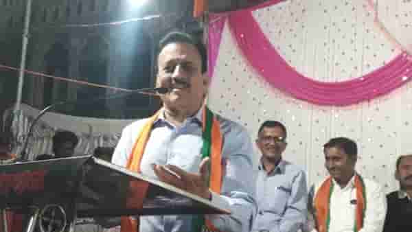 Girish Mahajan : मविआचं सरकार इतिहासातील सर्वाधिक निष्क्रिय, गेंड्यांच्या कातडीचं म्हणल तर गेंड्यालाही लाज वाटेल : गिरीश महाजन