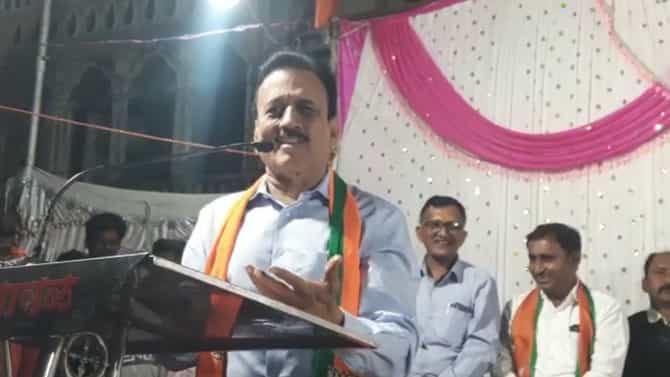 Girish Mahajan : मविआचं सरकार इतिहासातील सर्वाधिक निष्क्रिय, गेंड्यांच्या कातडीचं म्हणल तर गेंड्यालाही लाज वाटेल : गिरीश महाजन