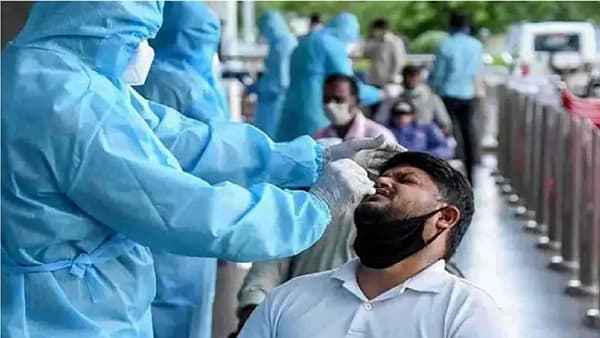 Corona, Omicron Cases Maharashtra LIVE : कोरोना निर्बंधांवरून राजेश टोपेंचे चंद्रकांत पाटलांना सणसणीत उत्तर, मोदींचे शब्द आठवा...