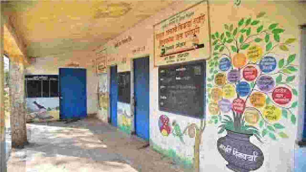 Aurangabad: जि.प. शाळेतही निवडणुकीचं नाट्य! ऐनवेळी 16 विद्यार्थ्यांचे प्रवेश घेण्याची पालकांची मागणी, काय घडला प्रकार?