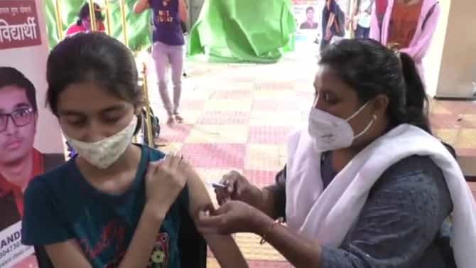 Nashik Corona | नाशिकमध्ये किशोरवयीन मुलांची लसीकरणाकडे पाठ, 3 आठवड्यात फक्त अर्धेच टार्गेट पूर्ण!