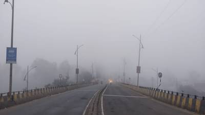 Mumbai Temperature Today : मुंबईतील थंडीची लाट पुढचे तीन दिवस कायम राहणार, लोकलमधून प्रवास करणारे मुंबईकर गारठले