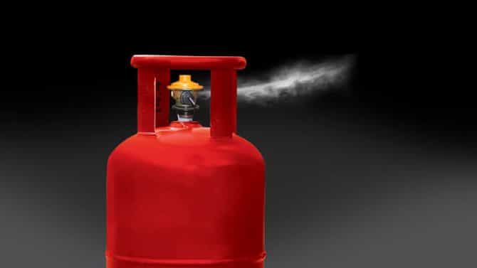 Nashik Gas Leakage|गॅसच्या भडक्याने काचा फुटल्या, दरवाजा तुटला, 6 जण होरपळले!