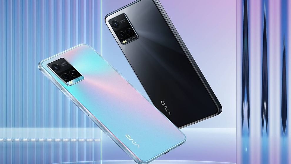 Vivo Y33T हा 8.0 एमएम बॉडी असलेला स्मार्टफोन आहे. या फोनची किंमत 18,990 रुपये आहे, ज्यामध्ये 8 जीबी रॅम आणि 128 जीबी इंटरनल स्टोरेज उपलब्ध आहे. हा फोन मिरर ब्लॅक आणि मिडी ड्रीम कलरमध्ये उपलब्ध असेल. (फोटो : vivo.com)