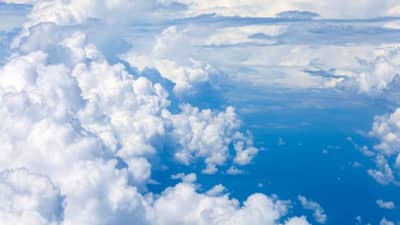 कधी विचार केलंय? एवढे वजनदार असूनही ढग पडत का नाही बुवा खाली? कारण इंटरेस्टिंग आहे!