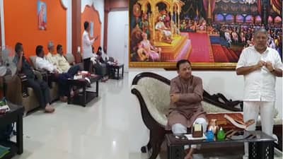 सरकारी नोकरी म्हणजे सर्वस्व नव्हे, तरुणांनी राजकारणात यावं, 80 चं दशक गाजवणाऱ्या विद्यार्थी नेत्यांची तरुणाईला साद