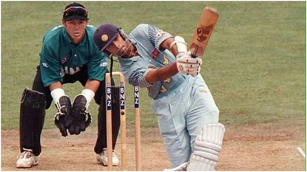 एकदिवसीय क्रिकेटच्या इतिहासातील राहुल द्रविड हा पहिला खेळाडू आहे ज्याने 300 पेक्षा जास्त धावांची भागीदारी दोनदा केली आहे.