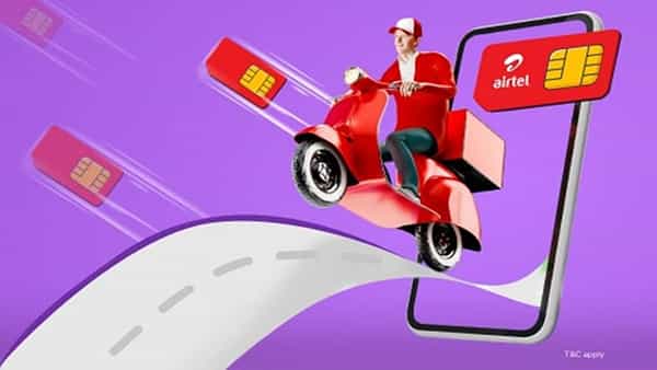 Reliance Jio, Airtel आणि Vodafone-Idea (Vi) चे अनेक रिचार्ज प्लॅन आहेत, जे वेगवेगळ्या व्हॅलिडिटी आणि बेनेफिट्ससह येतात, परंतु आज आम्ही तुम्हाला एका वर्षाच्या व्हॅलिडिटीसह (वैधता) येणाऱ्या रिचार्ज प्लॅनबद्दल सांगणार आहोत. (फोटो: एअरटेल)