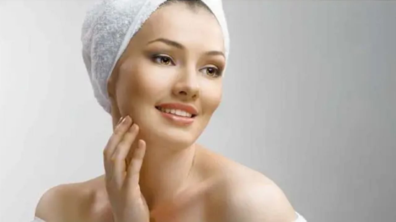 त्वचेवरील डागांसाठी तुम्ही नारळाच्या तेलात थोडे कापूर मिसळून वापरू शकता. यासाठी रात्री झोपण्यापूर्वी या तेलाने चेहऱ्यावर मसाज करा.