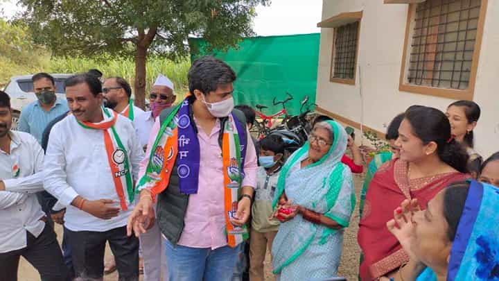 कोरोनामुक्त होताच रोहित पवार कर्जत नगरपंचात निवडणुकीच्या मैदानात, विजयाची रणनितीही सांगितली! कोरोनामुक्त होताच रोहित पवार कर्जत नगरपंचात निवडणुकीच्या मैदानात, विजयाची रणनितीही सांगितली!
