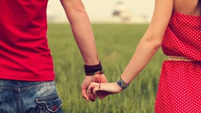 अनोळखी व्यक्तीच्या घरी डिनरला गेली महिला, लॉकडाऊन लागला आणि मग...