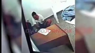 महिला न्यायाधीशानं घेतलेलं कैद्याचं चुंबन कॅमेऱ्यात कैद, Video सोशल मीडियावर Viral