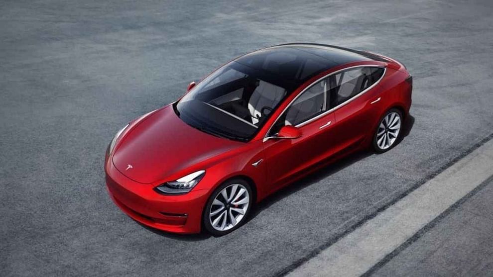 तुम्हीपण Tesla ची वाट पाहताय? एलॉन मस्कने सांगितलं उशीर होण्याचं कारण