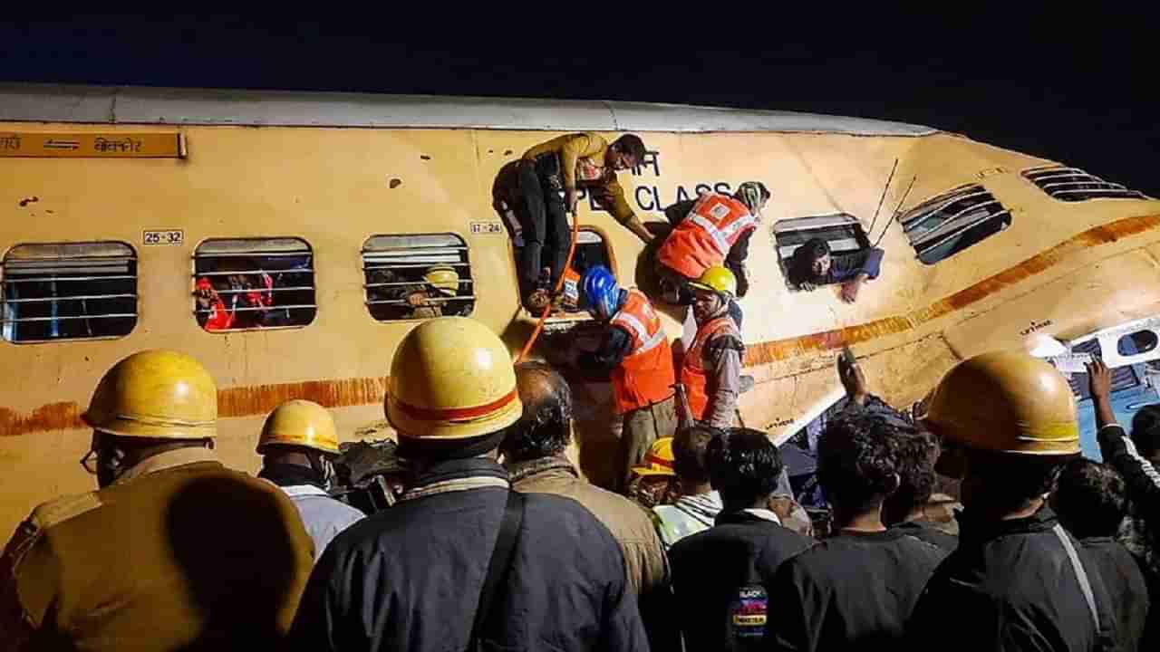 Train Accident in North Bengal : गुवाहटी बिकानेर एक्स्प्रेसचे 12 डबे घसरले, 5 जणांचा मृत्यू, रेल्वेमंत्री घटनास्थळाकडे रवाना