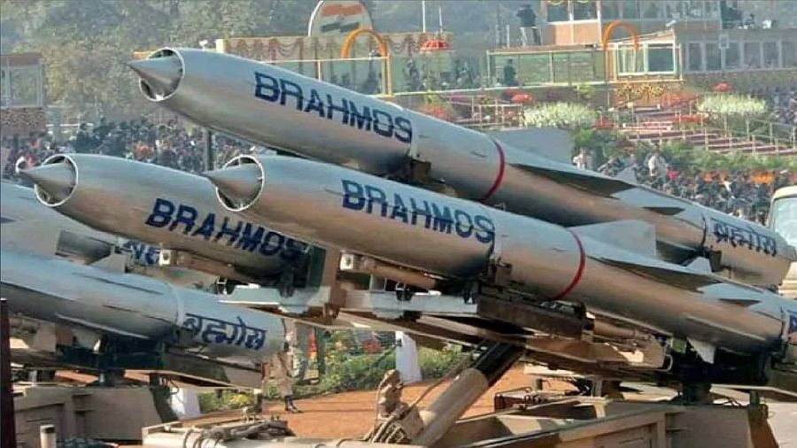जबरदस्त! भारताचा चीनला 'दे धक्का', घातक ‘ब्रह्मोस’ मिसाइल देणार 'या' देशाला, 2770 कोटींची डील