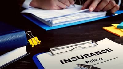 टर्म इन्शुरन्ससाठी कंपनीला हवा ग्राहक धाडधाकट! कोरोना बाधितांना मुदत विमा घेण्यात अटींचा डोंगर, विमा कंपन्यांची रडकथा...