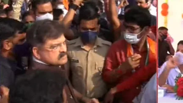ठाण्यात शिवसेना आणि राष्ट्रवादीच्या नगरसेवकांमध्ये बाचाबाची, आव्हाड-शिंदे यांच्या समोर असं का झालं?