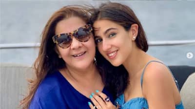 सारा अली खान फॅमिलीसोबत करतेय सुट्टी इन्जॉय, कोरोना नियम पाळत देवदर्शन, आईसोबतचे फोटो सोशल मीडियावर