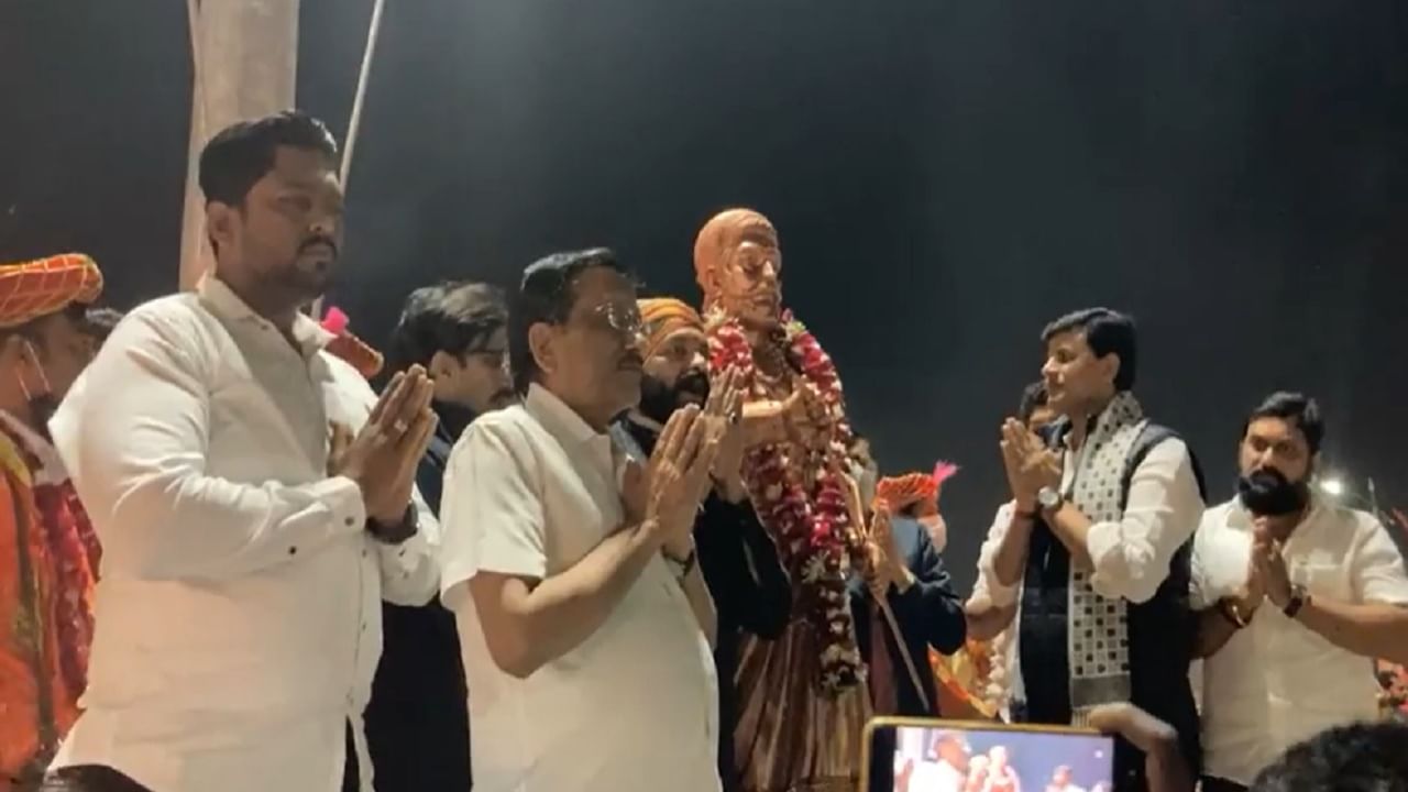 अमरावती मनपा, पोलिसांनी छत्रपती शिवाजी महाराजांचा पुतळा हटवला, नवनीत राणा, रवी राणांच्या घराबाहेर मोठा पोलीस बंदोबस्त