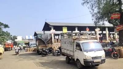 शेतीमालाच्या दराला उतरती कळा, त्यात व्यापाऱ्यांचा अजब कारभार, नेमके काय झाले खामगाव बाजार समितीमध्ये?