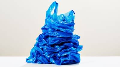 तुमच्याद्वारे सुद्धा चुकून खाल्ले जात आहे प्लास्टिक? जाणून घ्याल तर घ्याल काळजी!!