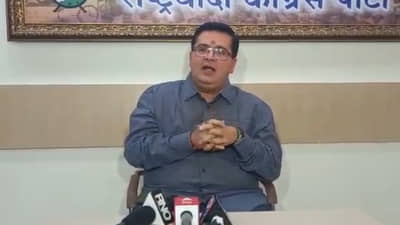 VIDEO: बापाची चप्पल मुलाच्या पायात आल्याने अक्कल येत नाही, आनंद परांजपेंचा पलटवार