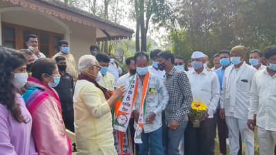 सटाण्यात भाजपला खिंडार, अनेक पदाधिकाऱ्यांचा भुजबळांच्या उपस्थितीत राष्ट्रवादीत प्रवेश