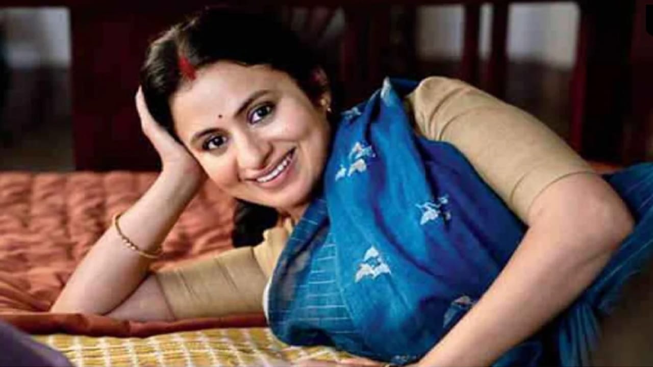 अ सूटेबल बॉयमध्ये रसिकाने सविता कपूरची भूमिका साकारत जबरदस्त अभिनय केला आहे. 