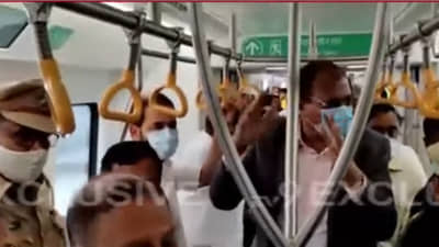 VIDEO: शरद पवारांची मेट्रोतून सफर, पुणे मेट्रोच्या कामाचा घेतला आढावा