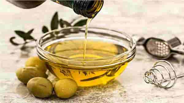 कोंड्याची समस्या मुळापासून दूर करायचीय? पाच पद्धतीनं करा ऑलिव्ह ऑइलचा वापर