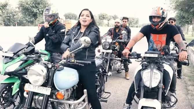 Dhinchak Poojaचं नवं गाणं येताच, युजर्स म्हणाले, ताई, देवाला तरी घाबर!