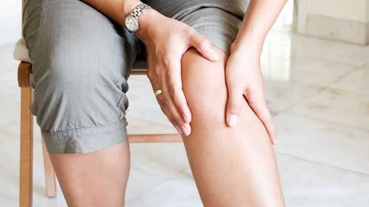 या सवयींमुळे तुमची हाडे होऊ शकतात ठिसूळ, वेळीच सावध व्हा...