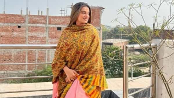 भोजपुरी अभिनेत्री अक्षरा सिंहने सिम्पल लूकमध्ये काही फोटो सोशल मीडियावर शेअर केले आहेत. अक्षराने या लूकमधून चाहत्यांची मने जिंकली आहेत.