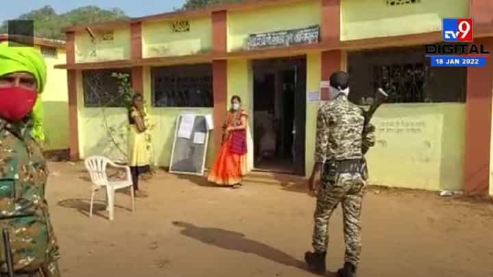 गडचिरोलीच्या 5 नगरपंचायतीमध्ये आज 11 जागांसाठी मतदान प्रक्रिया गडचिरोलीच्या 5 नगरपंचायतीमध्ये आज 11 जागांसाठी मतदान प्रक्रिया