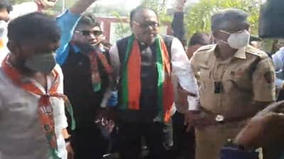 Nagpur Police | चंद्रशेखर बावनकुळे पोलिसांच्या ताब्यात; नाना पटोलेंविरोधात गुन्हा दाखल व्हावा, यासाठी करत होते आंदोलन