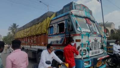 2 दिवसांपूर्वी स्कॉर्पिओच्या अपघातात तिघे दगावले! आता एकाला ट्रकनं चिरडलं, सोलापुरात अपघातांची मालिका